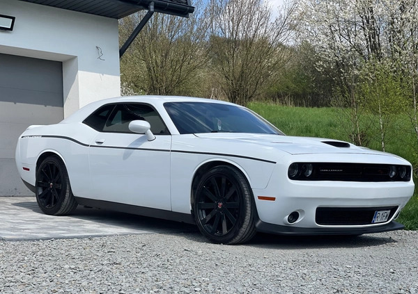 Dodge Challenger cena 110000 przebieg: 63200, rok produkcji 2018 z Rzeszów małe 154